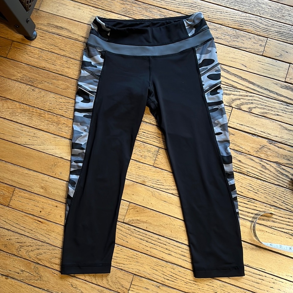 Black Leggings w/Grey Camo Sides Like New M
